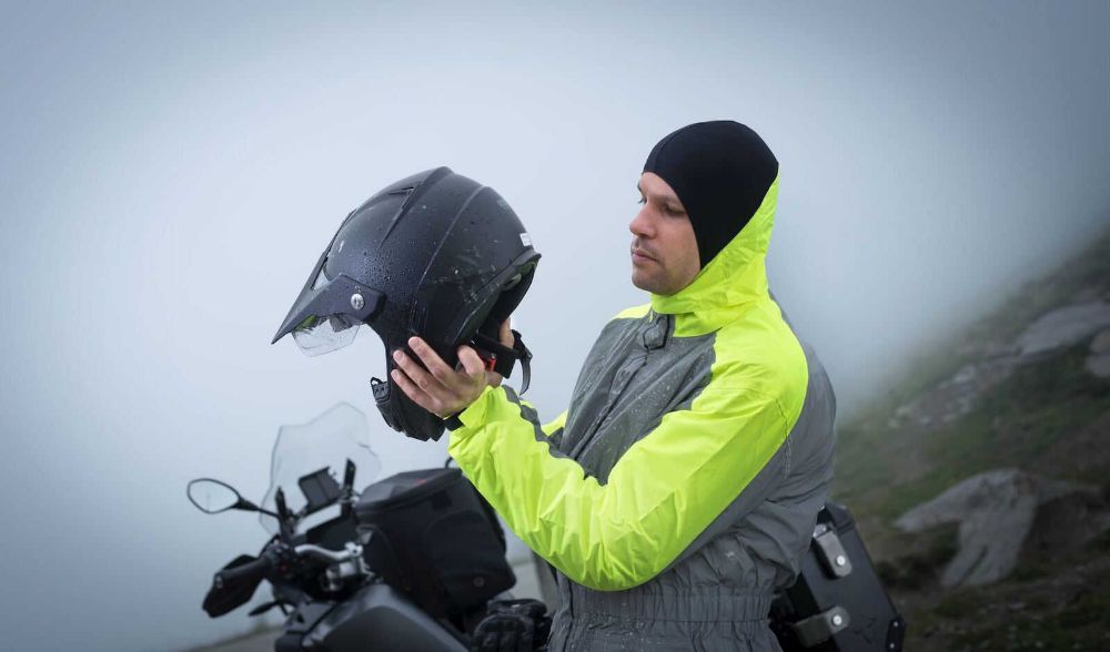 HOW TO CHOOSE MOTO RAINWEAR