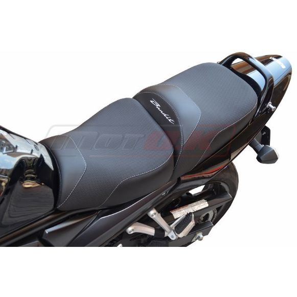 MOTO.K ανατομική σέλα Suzuki Bandit 650 / 1200 / 1250 (2005 - 2009) + κεντητό λογότυπο & τομή κόκκυγα / προστάτη χανιά